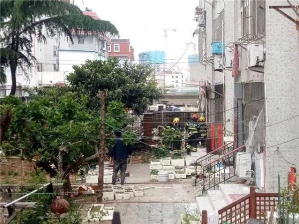 突發！青島一居民樓發生爆燃！已造1人死亡，7人受傷！3公里外有震感…