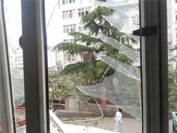 突發！青島一居民樓發生爆燃！已造1人死亡，7人受傷！3公里外有震感…