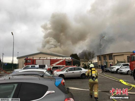 當?shù)貢r間12月12日,奧地利鮑姆加騰一座大型天然氣站發(fā)生爆炸,數(shù)人受傷。 當?shù)貢r間12月12日,奧地利鮑姆加騰一座大型天然氣站發(fā)生爆炸,數(shù)人受傷。